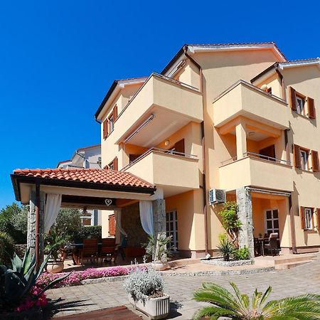 Apartments Omanovic Čižići Eksteriør bilde